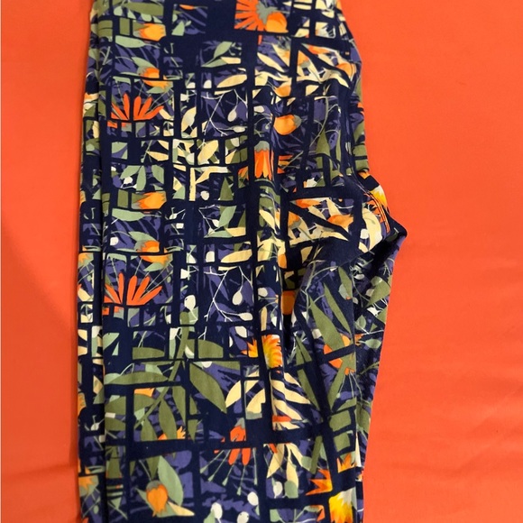 Lularoe items in excellent condition. These items have been worn once or not all - Picture 11 of 16